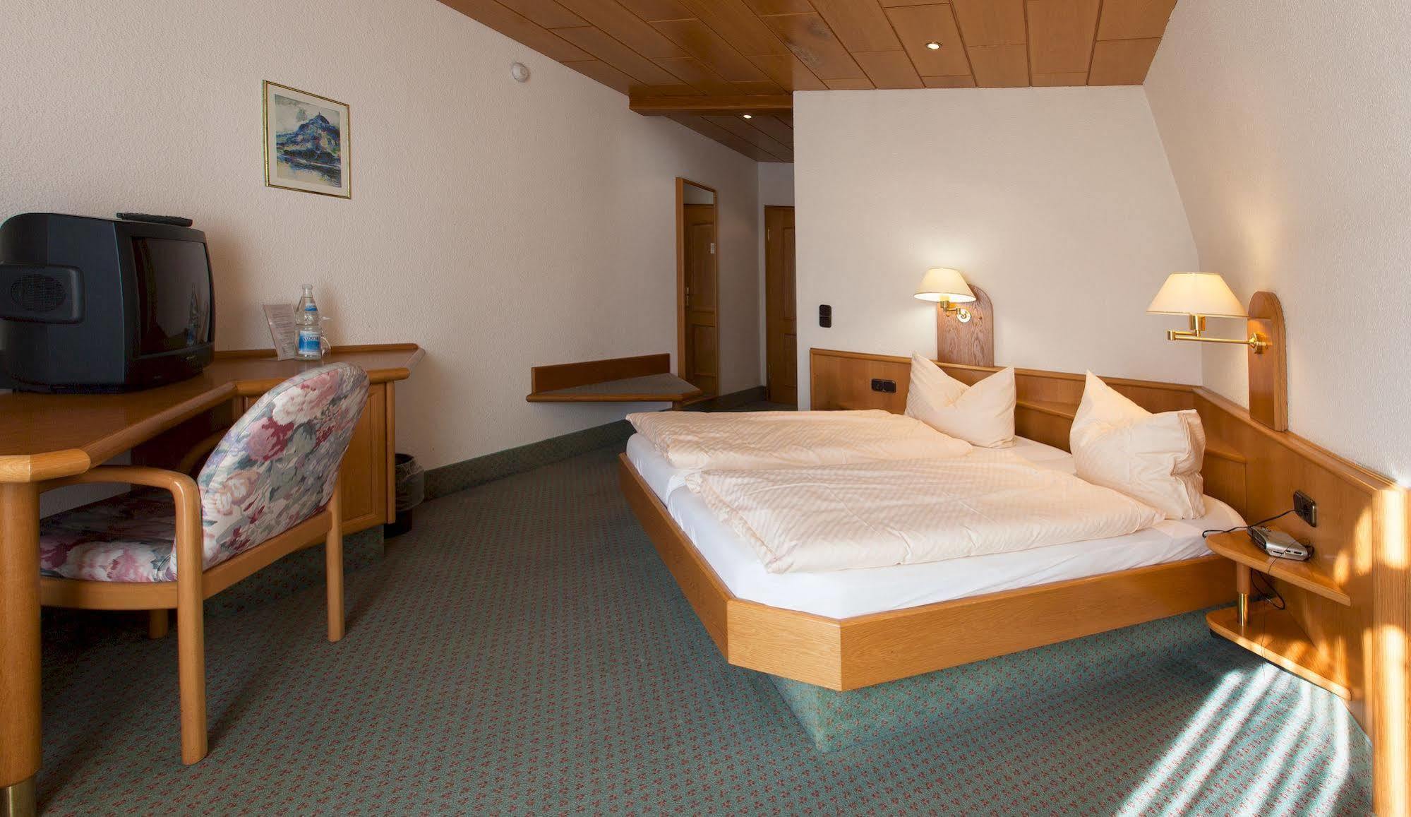 Hotel & Restaurant Krone Kestert Eksteriør bilde