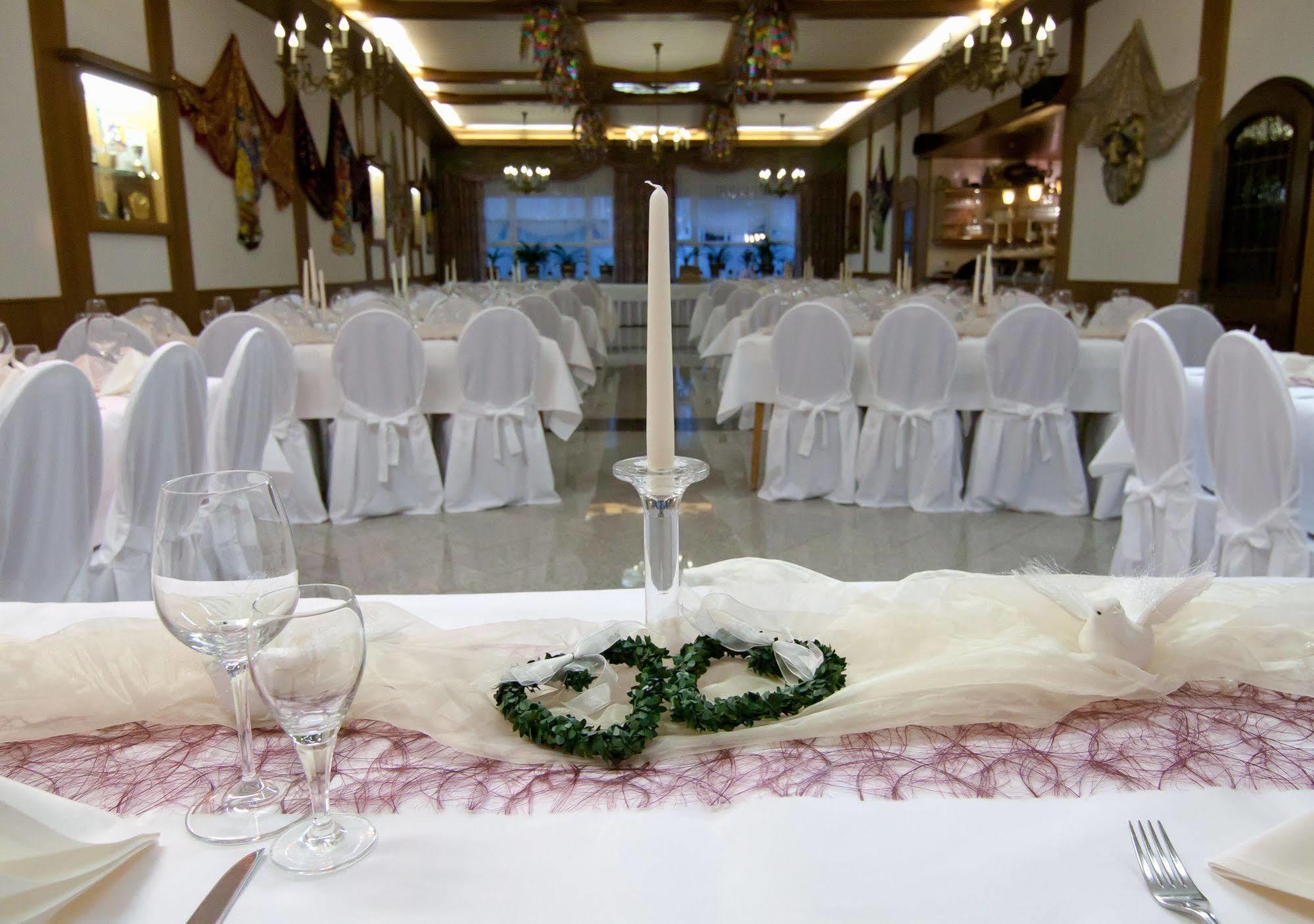 Hotel & Restaurant Krone Kestert Eksteriør bilde