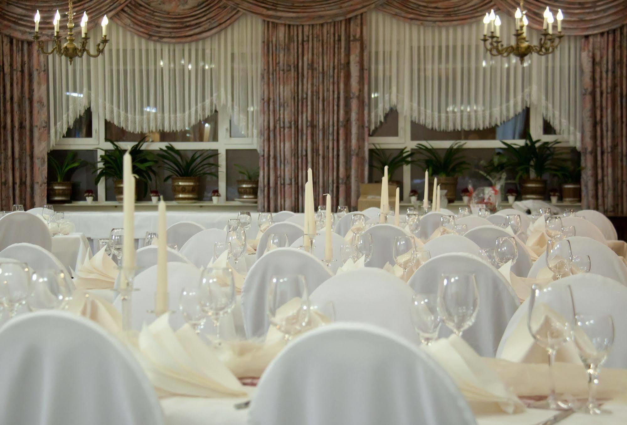 Hotel & Restaurant Krone Kestert Eksteriør bilde